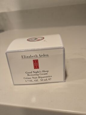 Elizabeth Arden Good Night's Sleep Restoring Cream - White and Red